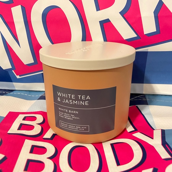 White Barn Other - NEW WHITE TEA AND JASMINE WHITE BARN CANDLE